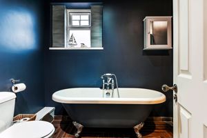 Family Bathroom- click for photo gallery